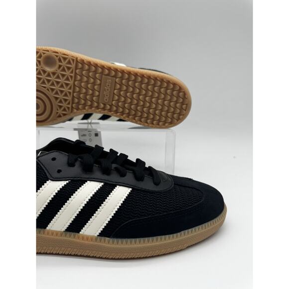 Athletic_Shoes